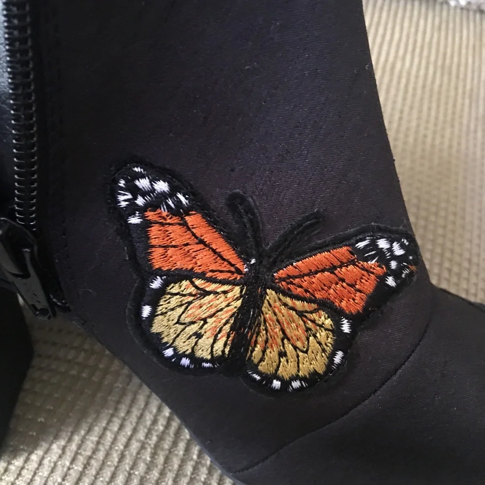 Asos Black embroidered flowers and butterflies ankle boots block heel size 8 - Picture 4 of 11